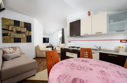 Katoro Apartment | Dog-friendly apartment just 300 metres from the beach with washing machine