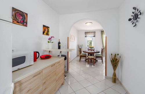 Brulo House | Dog-friendly holiday home just 700 metres from the beach with barbecue and washing machine