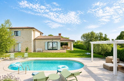 Jursici Villa | Dream house! Villa in the olive grove - pool, whirlpool, sauna & 9,000 square meters of privacy
