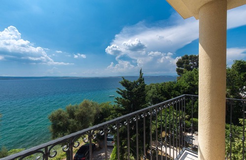 Crikvenica Apartment | Dream location, right by the sea