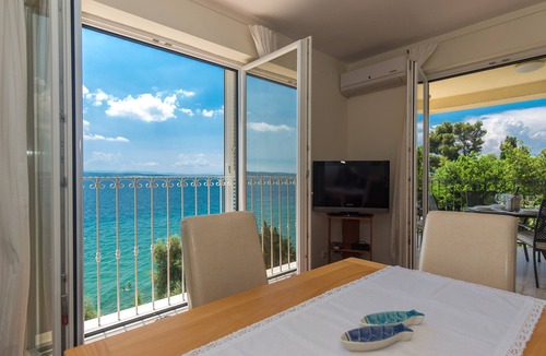 Crikvenica Apartment | Dream location, right by the sea