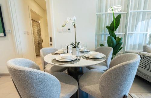 Dubai House | Dubai Hills - 1BR Luxe Apartment - Golfville - by UDH