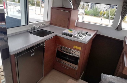 Komolac Boat Rental | Dubrovnik Delight: A Sun-Kissed Sailing Experience