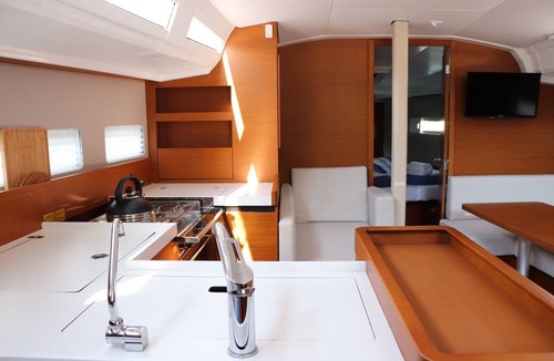 Komolac Boat Rental | Dubrovnik Delight: A Sun-Kissed Sailing Experience