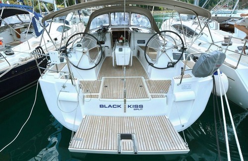 Komolac Boat Rental | Dubrovnik Delight: A Sun-Kissed Sailing Experience