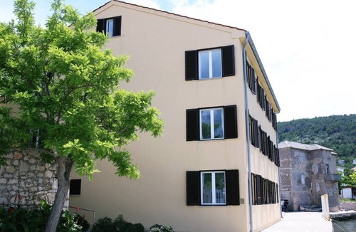 Vinjerac Apartment | Duplex-Apartment mit Blick auf das Meer und den Garten by Interhome