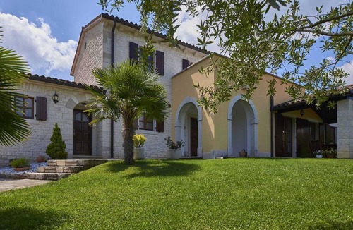 Motovun Villa | Eco-friendly stone villa in Motovun