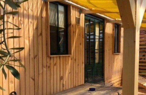 Ivancna Gorica Apartment | Edenski vrt Two-Bedroom House with Terrace