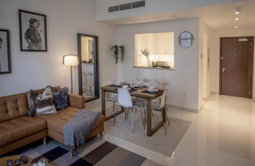 Downtown Dubai Apartment | Elegant Apt With Balcony Minutes from Burj Khalifa