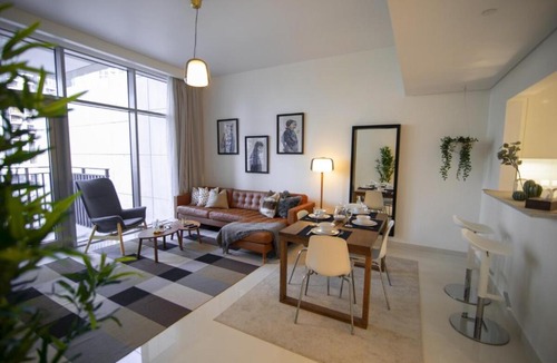 Downtown Dubai Apartment | Elegant Apt With Balcony Minutes from Burj Khalifa