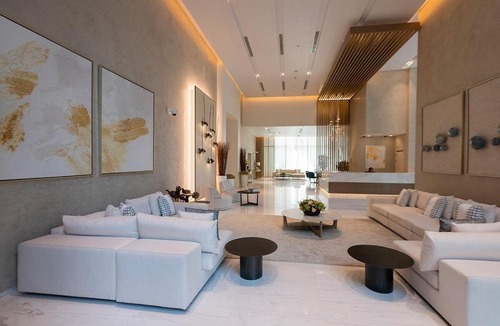 Downtown Dubai Apartment | Elegant Apt With Balcony Minutes from Burj Khalifa