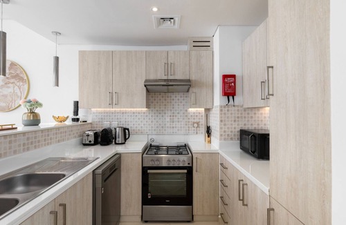 Palm Jumeirah Apartment | Elegant Palm Retreat w/Iconic Sea & Marina Vws