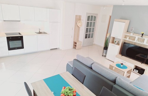 Kastel Stafilic Apartment | Enelani 2 apartment near the beach outdoor gym/table tennis/table football