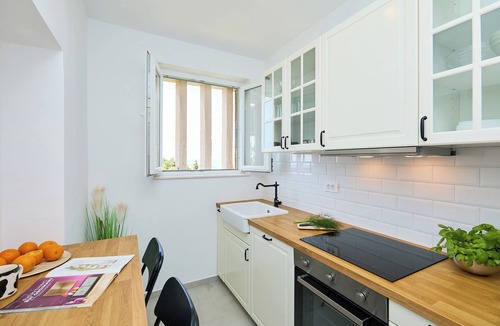 Gornji Kono Apartment | Evergreen Escape - One Bedroom Apartment, Sleeps 4