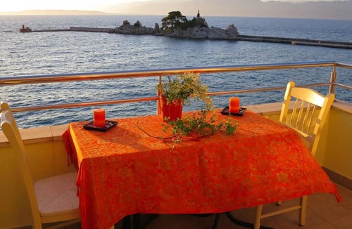 Trpanj Apartment | EXCLUSIVE 2 Bed SEAFRONT Apt - STUNNING VIEWS