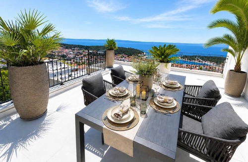 Moca Apartment | Exclusive 200 m² penthouse with a fantastic ocean view and a communal pool