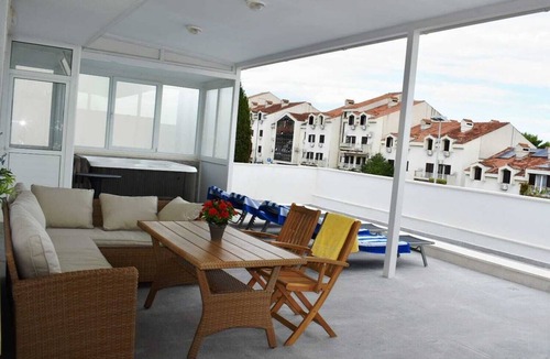 Bacvice Apartment | Exclusive Rooftop Wellness Lounge