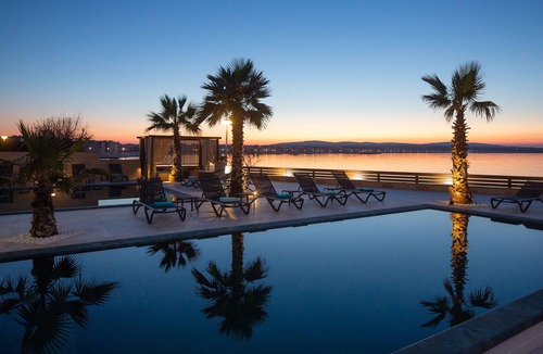 Vir Apartment | Exquisite 5-Star Luxury: Stunning 4-Bedroom Apartment with Panoramic Seaviews