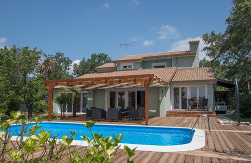 Radini House | für 10 Personen und 2 Kinder in Juricani, Istrien (Istrische Riviera) by Interhome