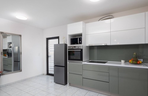 Celina House | für 12 Personen in Stanići, Dalmatien (Mitteldal by Interhome