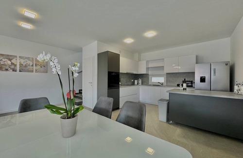 Milcetici House | Family-Friendly Holiday Home Tamaris Premium with Private Pool & Garden