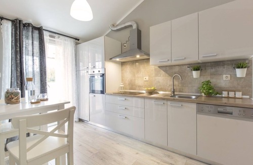 Becici House | Family friendly house with a swimming pool Vinež, Labin (K-27521)