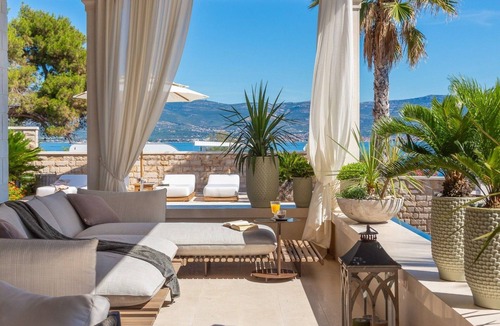 Slatine House | Ferienvilla Heaven am Strand by Interhome