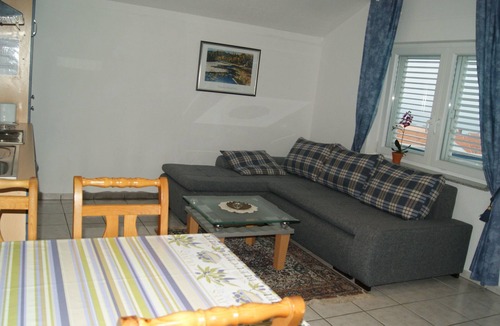 Dobropoljana Apartment | FeWo 2, mit 1. Schlafzimmer für 4. Personen mit Balkon im ersten Obergeschoss g by Interhome