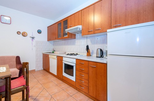 Stara Novalja Apartment | Four-bedroom apartment near beach Stara Novalja, Pag (A-6340-a)