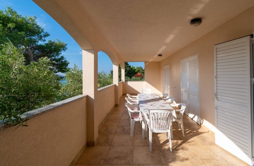 Stara Novalja Apartment | Four-bedroom apartment near beach Stara Novalja, Pag (A-6340-a)