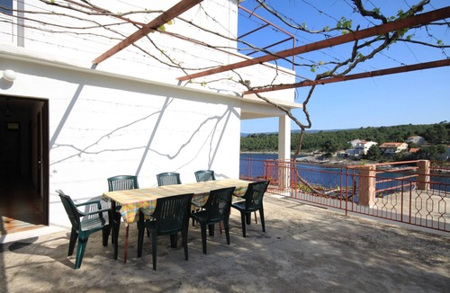 Vrbanj Apartment | Four-bedroom apartment near beach Basina, Hvar (A-8749-a)
