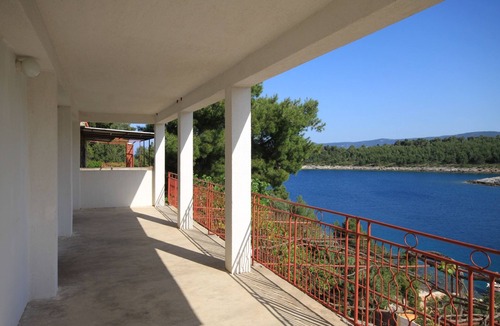 Vrbanj Apartment | Four-bedroom apartment near beach Basina, Hvar (A-8749-a)