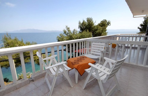 Gdinj Apartment | Four-bedroom apartment with terrace and sea view Cove Torac, Hvar (A-581-a)