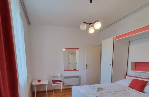 Palit Apartment | Four bedroom apartment with balcony Palit, Rab (A-2009-a)