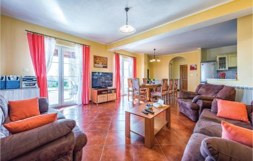 Gracisce House | Four-Bedroom Holiday Home In Bregi