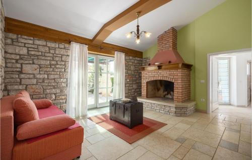 Gajana House | Four-Bedroom Holiday Home In Golubovo