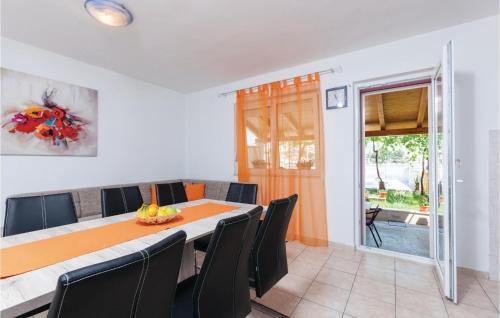 Stobrec House | Four-Bedroom Holiday Home In Stobrec