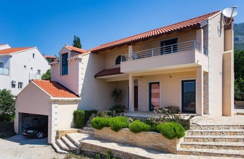 Brasina Villa | Four Bedroom Villa With Pool