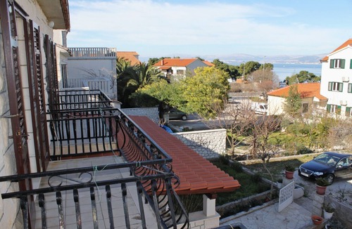 Supetar Apartment | Four-room apartment with terrace and sea view Supetar, Brač (A-6040-a)
