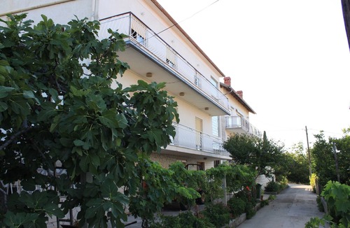 Kali Apartment | Four-room apartment with terrace and sea view Kali, Ugljan (A-8203-a)