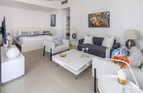 Dubai Sports City Apartment | Frank Porter - The Medalist