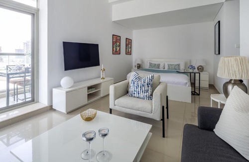 Dubai Sports City Apartment | Frank Porter - The Medalist