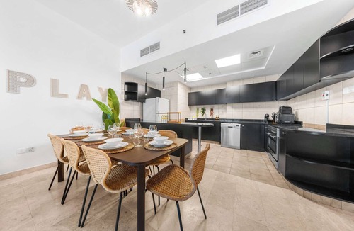 Jabal Ali 2 Apartment | Free housekeeping visits during your stay - StayShort - Majestic 3 Bedroom in Dubai Marina that Sleeps 10!