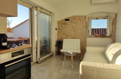 Omisalj House | Fully Renewed old Town House With top Floor Terrace and Amazing sea View