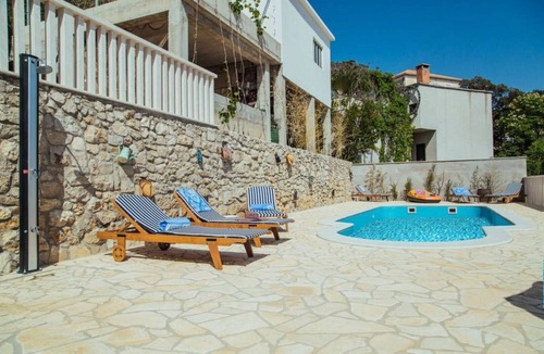 Marusici House | Funky-rustic House/w. heated Pool/between Split&Makarska; 250m from beach