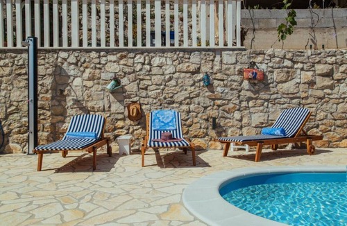 Marusici House | Funky-rustic House/w. heated Pool/between Split&Makarska; 250m from beach