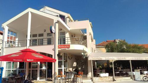 Veli Iz Apartment | Galeb 2