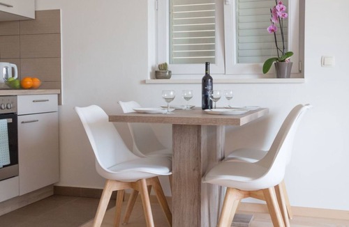 Dobropoljana Apartment | Gemütliche Ferienwohnung Prizemlje by Interhome