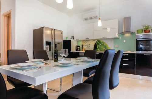Rasopasno House | Geräumige, topmoderne Ferienvilla mit eigenem Pool by Interhome