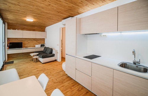 Crnomelj House | Glamping home Malerič with natural pool & Wellness